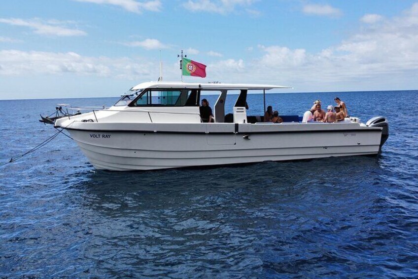 Calheta-Cabo Girão Shared Boat Roundtrip at Morning or Sunset