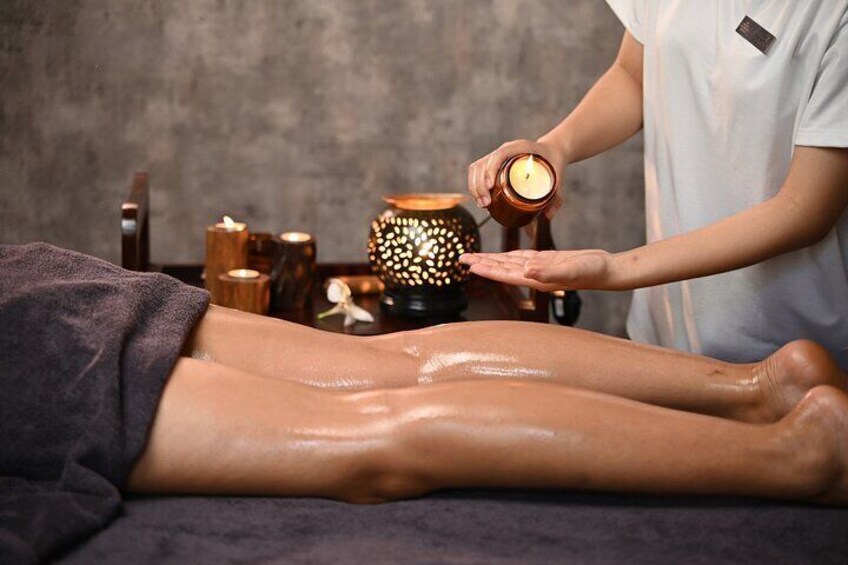 Candle massage also helps relieve both physical and mental stress, bringing peace to both body and soul.