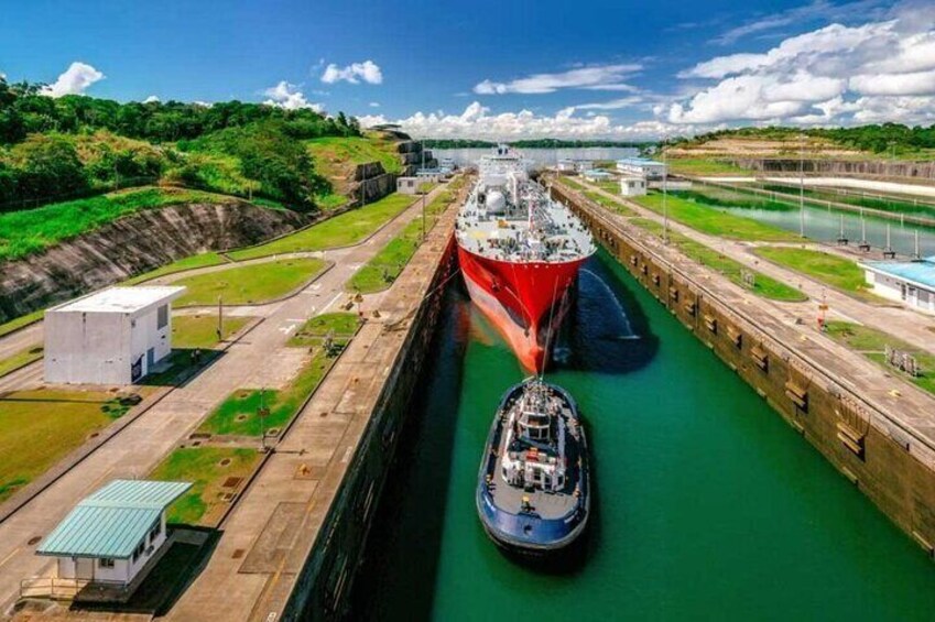 Ocean to Ocean Tour in Panama Canal