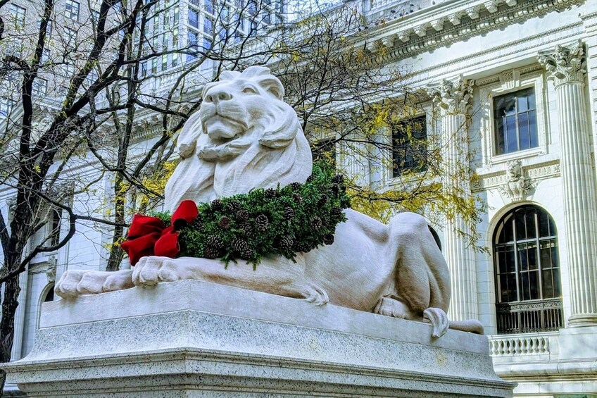 NYC: Holiday Walking Tour 5th Ave, Rockefeller Tree & Xmas Village 