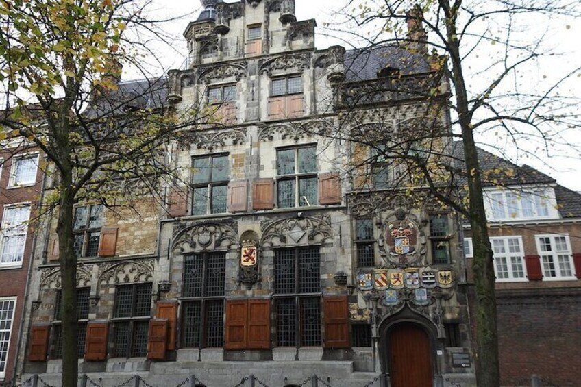 Unlock the rich history of Delft streets with our interactive tour.