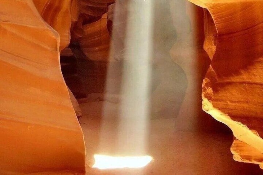 Lower Antelope Canyon in Page Walking Tour with Navajo Guide