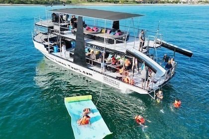 Private Yacht Charter ChicaFUN2 Waterslides All Inclusive