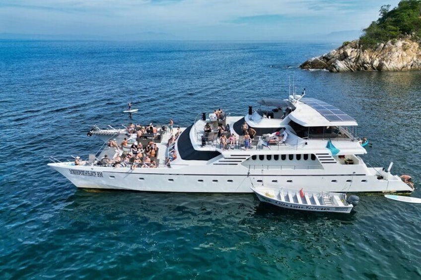 Mega Yacht All-Inclusive Private Boat Tour