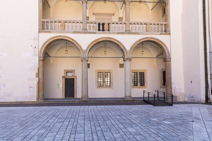 Wawel Castle & Cathedral Skip the Line Small Group Tour 