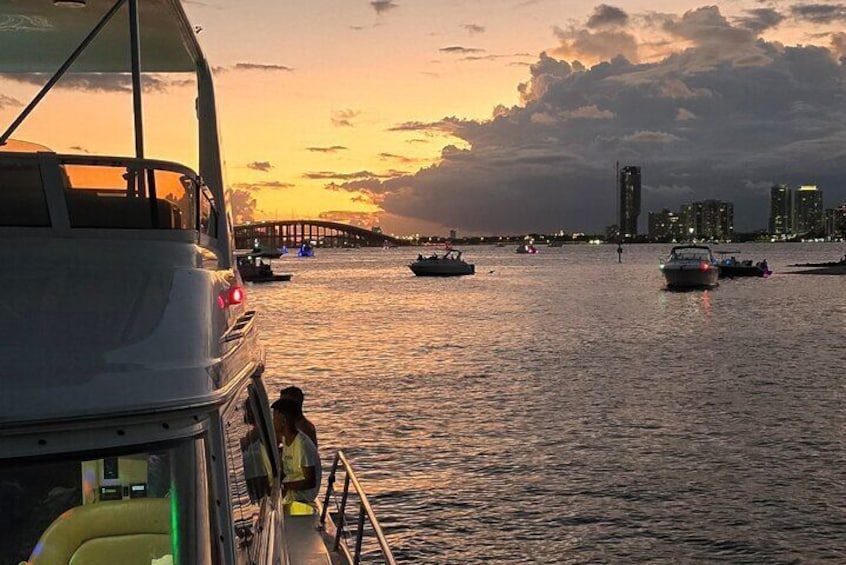 Private Luxury Yacht Cruise Tour in Miami Beach and Biscayne Bay