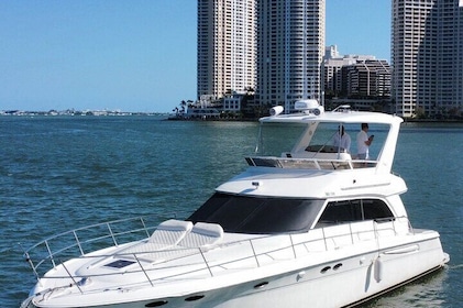 Private Luxury Yacht Cruise Tour in Miami Beach and Biscayne Bay