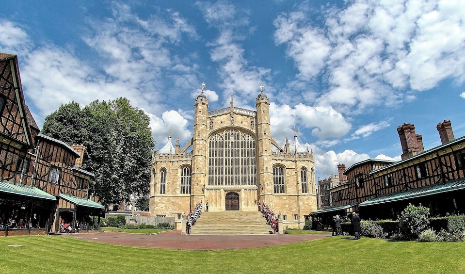 Buckingham Palace & Windsor Castle Full Day Tour