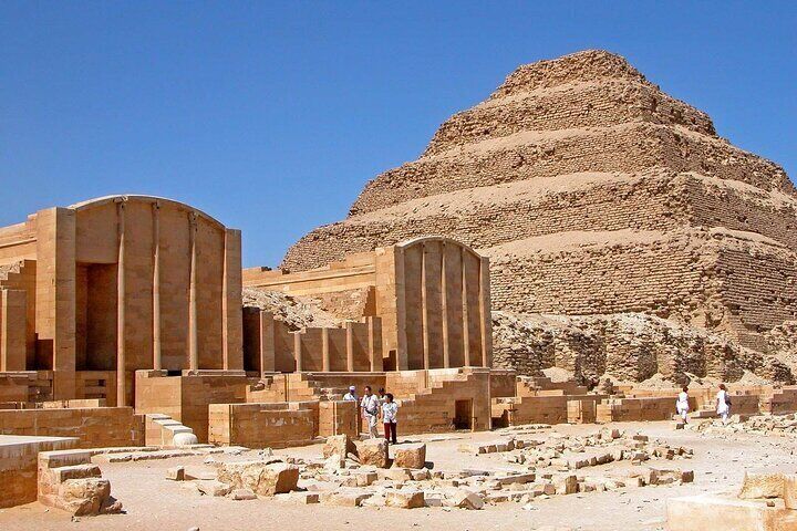 Private Guided Tour Pyramids of Giza,Sphinx, Saqqara and Memphis 