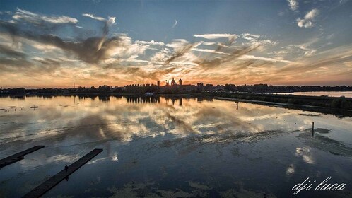 Mantua Lakes and Vallazza Oasis: a timeless boat trip
