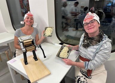 Mt. Fuji: Ramen Cooking Class with Souvenir