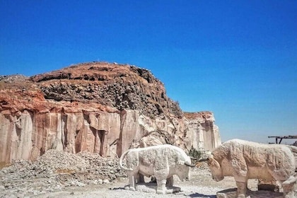 Arequipa: Petroglyphs and Pillars Sillar Route -Ruta del sillar