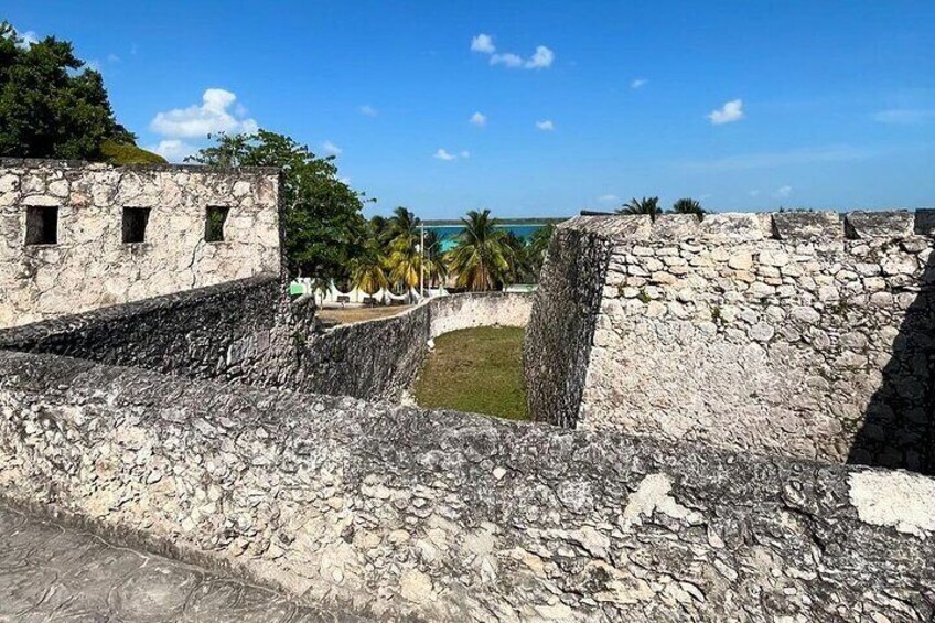  Magical Town and Lagoon of the 7 Colors Tour in Bacalar