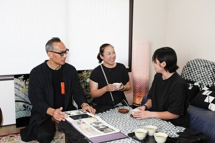 Experiencia de teñido de bufandas originales y recorrido por el taller