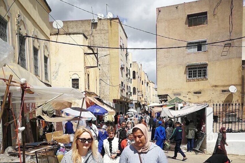 Discover the city of Fes on foot with the best guides