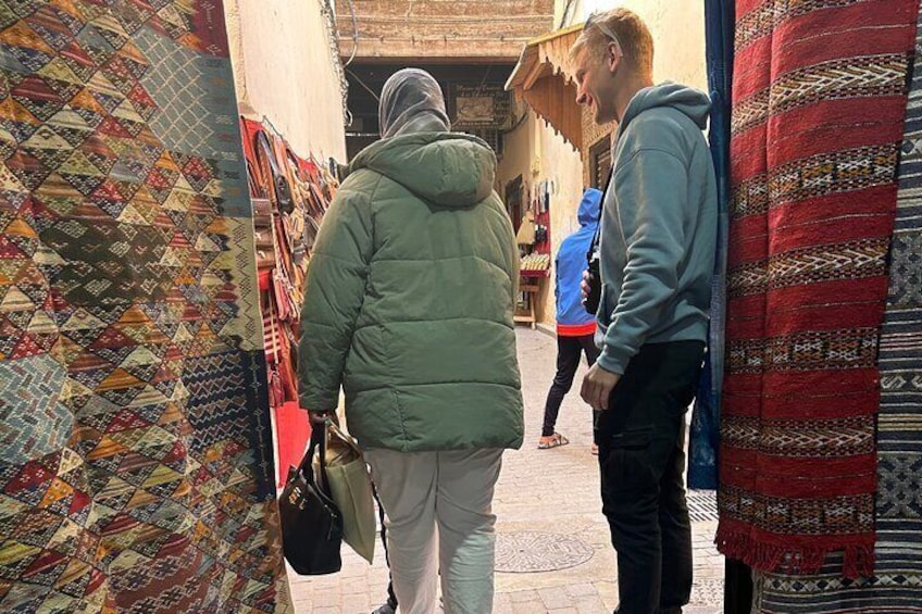 Discover the city of Fes on foot with the best guides