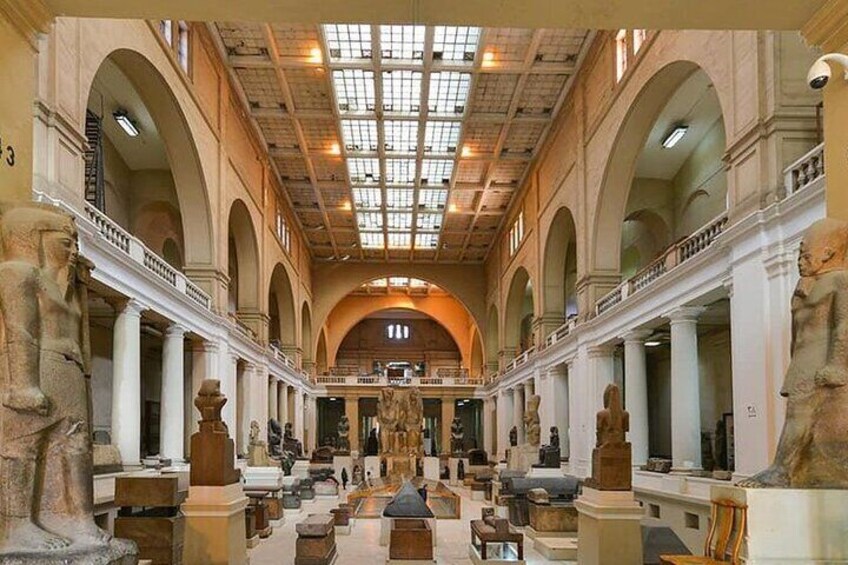 Hurghada Private tour to Pyramids of Giza and Egyptian Museum