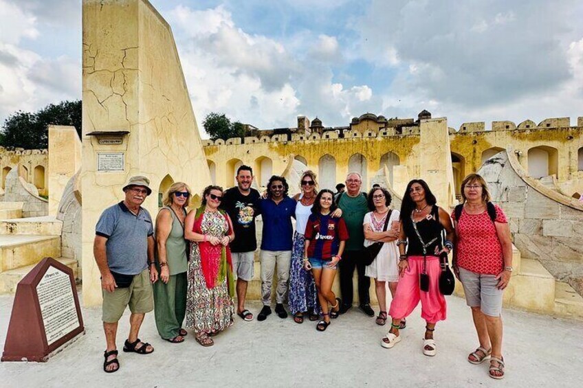 Jaipur Local Guide With Spanish Group 