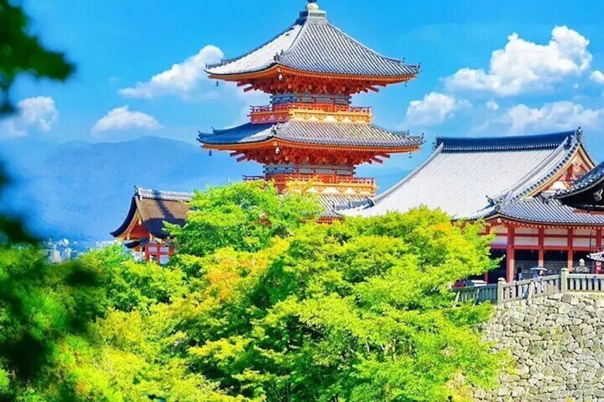 The three-story pagoda at Kiyomizu-dera, the tallest in Japan at 30 meters, is an iconic symbol of Kyoto and perfect for photos with cherry blossoms or maple leaves.