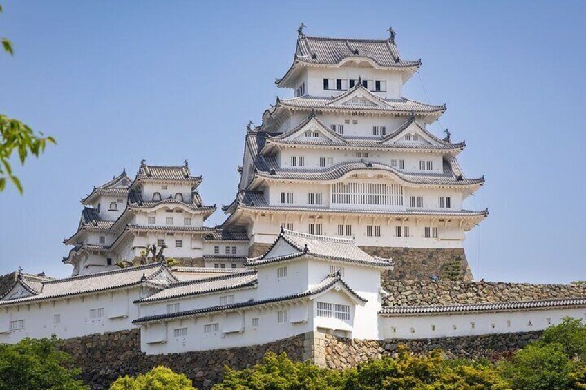 *Please visit Himeji Castle first thing in the next morning.