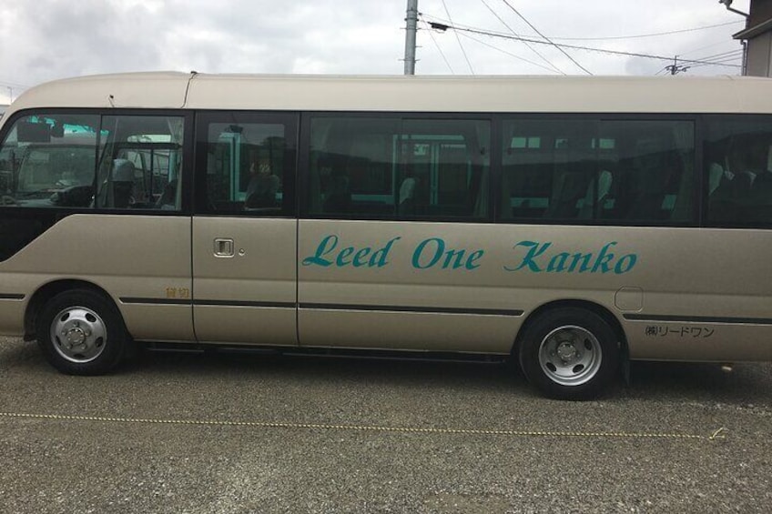 7m length Mini bus: 21 + 6 seats *no trunk