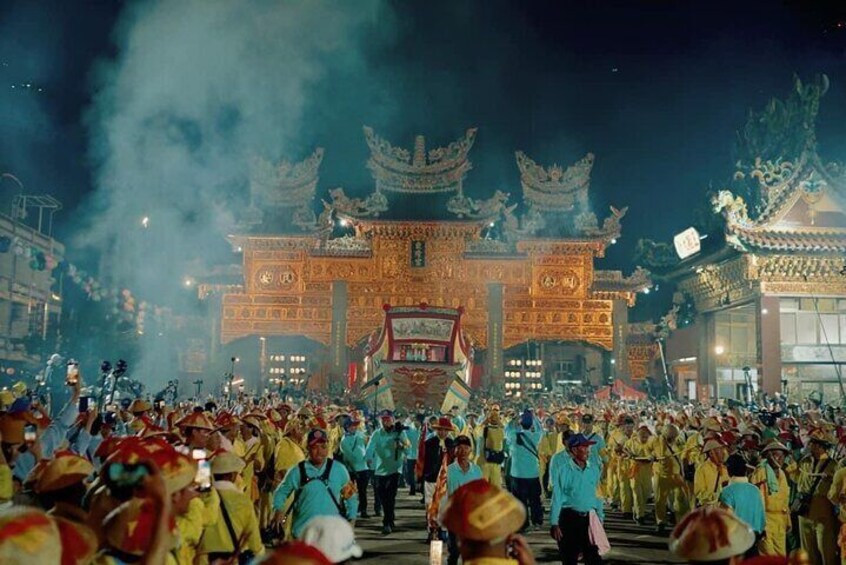 Joining a temple activity is a down to earth way to feel like a local person. 