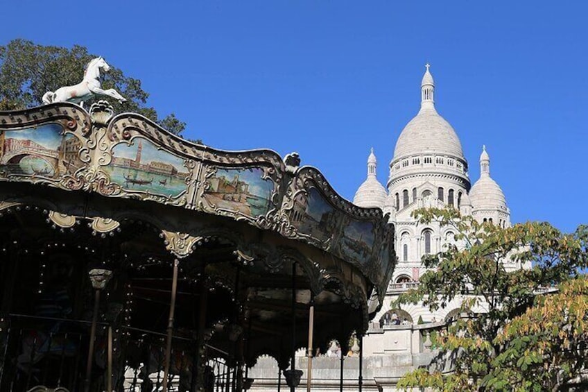 Private Tour of Paris Montmartre with Audio Guide and Round Transfer Included
