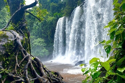 Phnom Kulen Waterfall og Banteay Srei Temple Tour fra Siem Reap