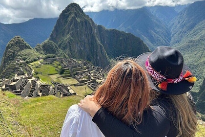 Private Luxury Machu Picchu Tour with Buffet Lunch