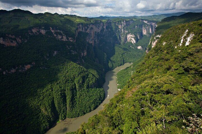 Viewpoints of the Sinkhole Canyon.
