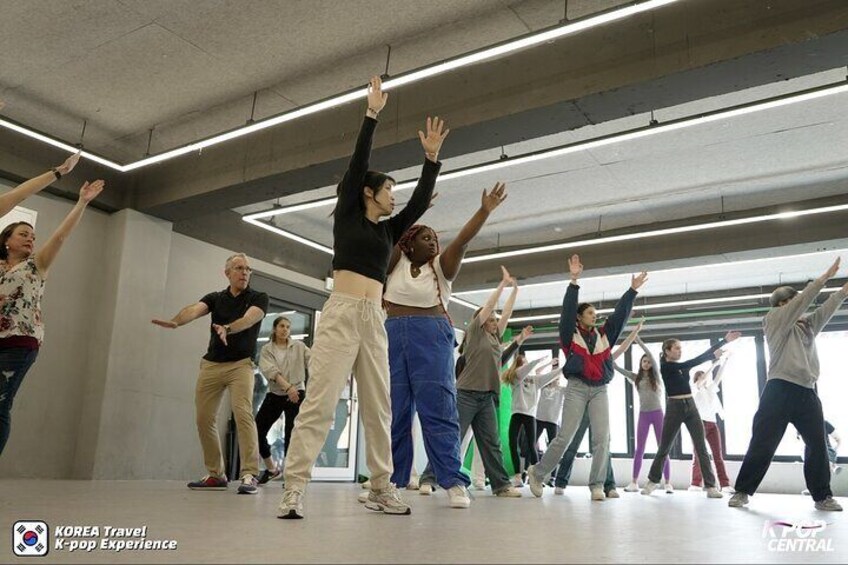 K-Pop Dance Class (make you the most special trip in korea)