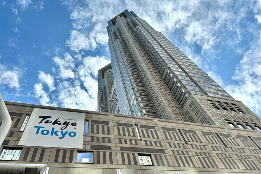 Enjoy breathtaking 360-degree views of Tokyo from this free observation deck in the heart of Shinjuku.