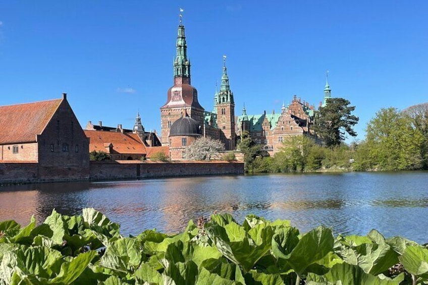 3 hour Copenhagen Combined Food and Guided E-Bike Tour