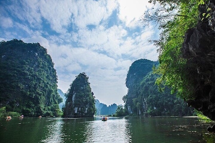 Private Day Tour to Ninh Binh, Mua Cave, Tam Coc & Bich Dong