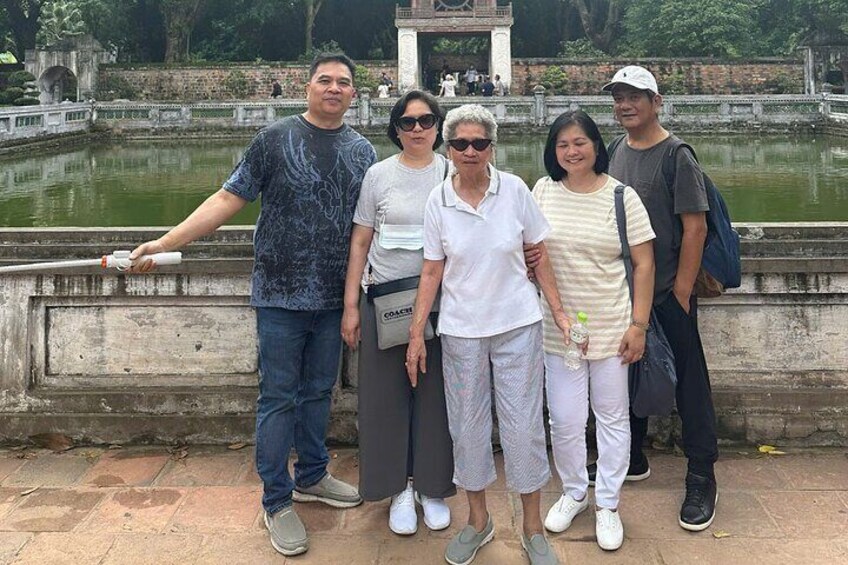 Localized Hanoi Weekend Walking Tour with Guide