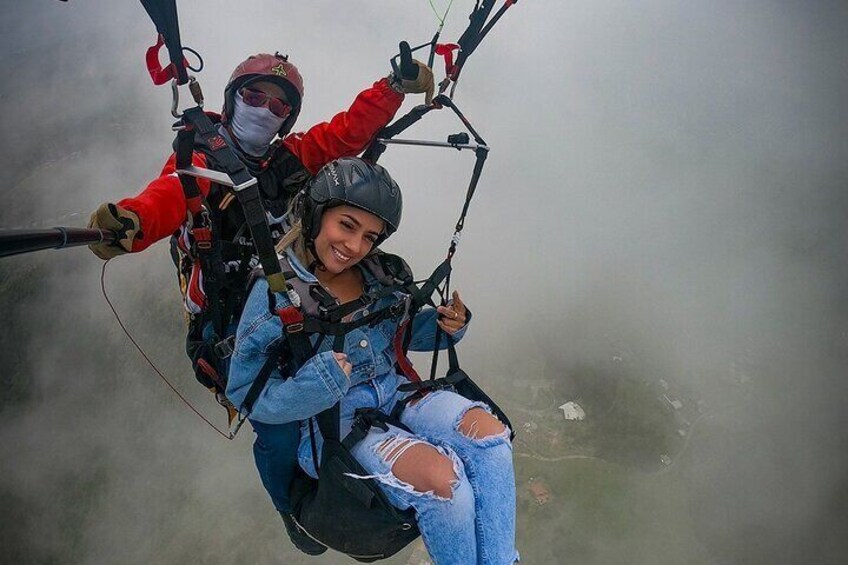 Paragliding flight in Medellin with expert pilots