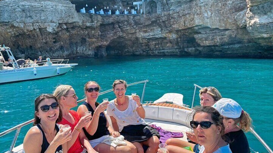 Boat trip to the Polignano a Mare caves