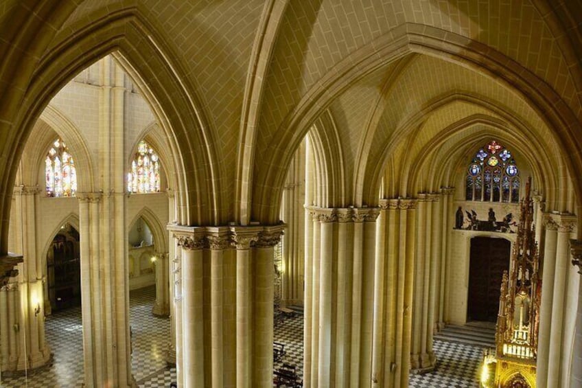 Interior of the Cathedral of Santa María de Toledo.