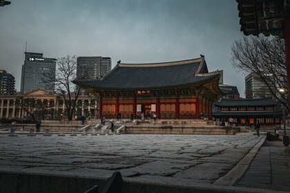 Seoul: Colonial History Tour with Prison&Palace, Market Food