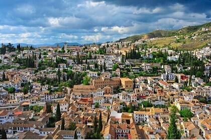 Albayzín and Sacromonte Private Guided Walking Tour in Granada