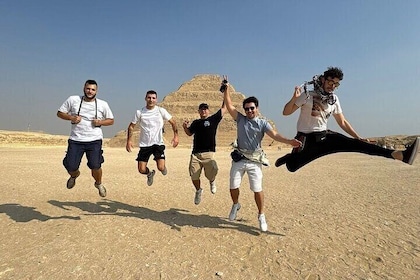 Tour privato alle piramidi di Giza Memphis Saqqara con pranzo