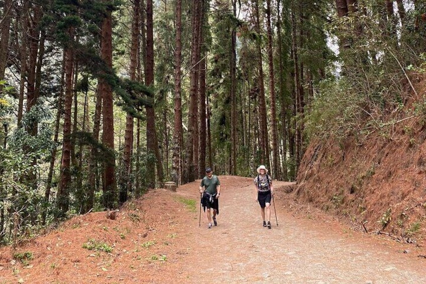 Hiking along a 13 km route with spectacular scenery