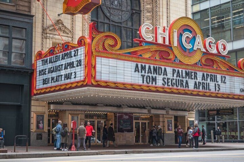 Chicago Architecture & Highlights with Local Treat - Small Group Walking Tour