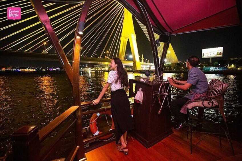 Bangkok Manohra Cruise Sunset Dining on Chao Phraya River