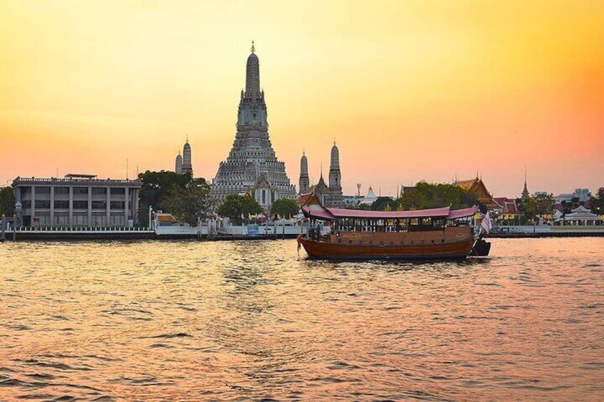 Bangkok Manohra Cruise Sunset Dining on Chao Phraya River