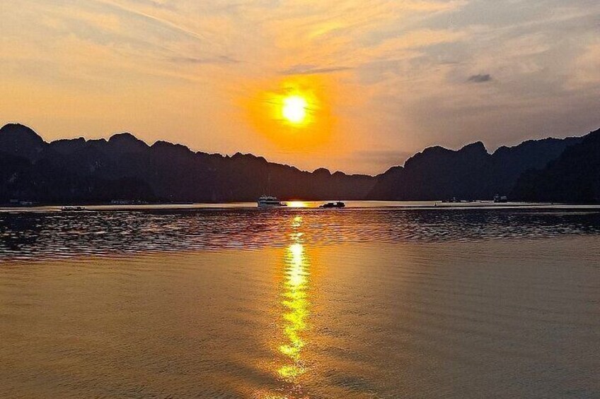 From Cat Ba: Breathtaking Lan Ha Bay Sunset on Luxury Cruise