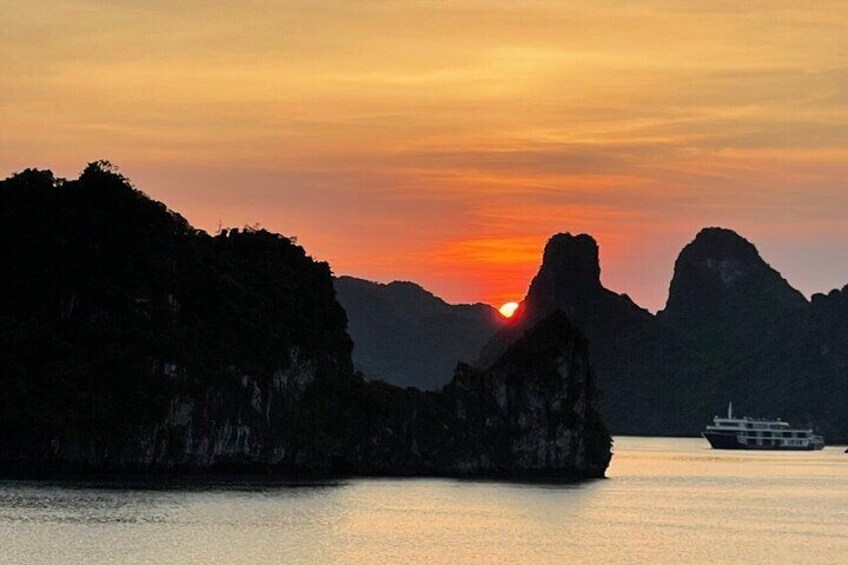 5 Days in North Vietnam Explore the beauty of Ninh Binh, Halong