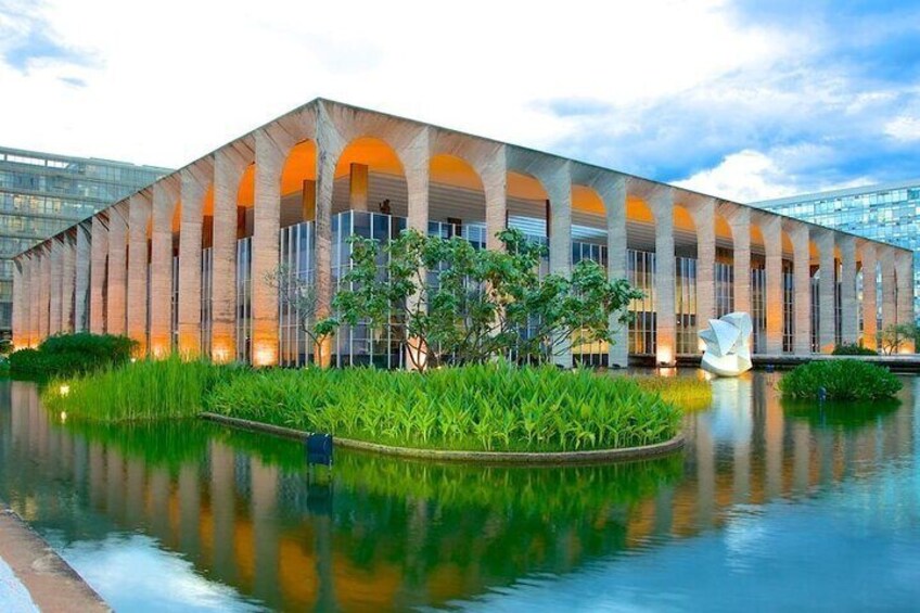 Itamaraty Palace: a landmark of Brazilian diplomacy, where history and culture meet in a beautiful setting. ️✨