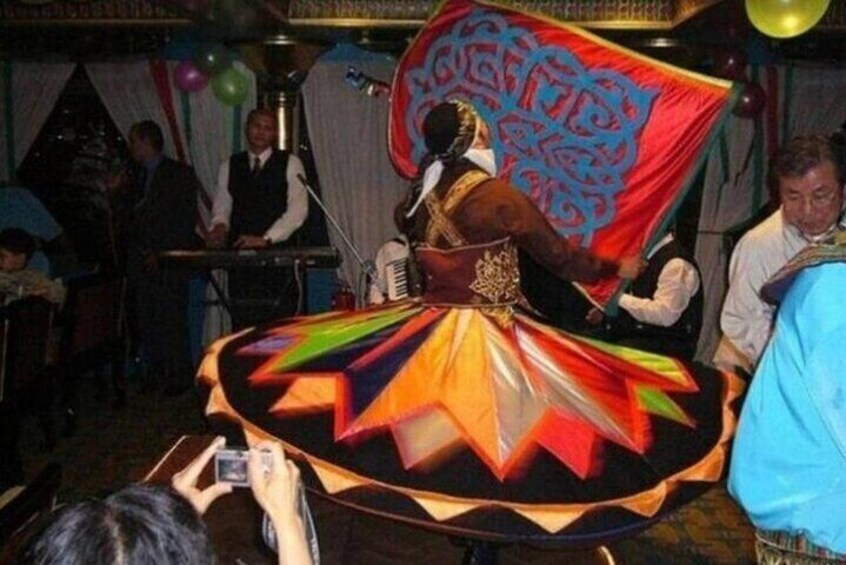 Cairo Nile Dinner Cruise with Entertainment Shows Include Pickup