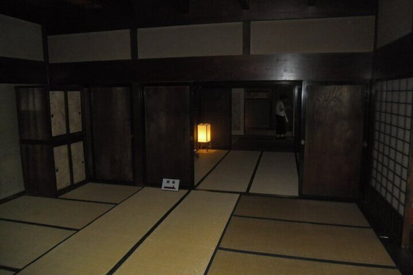 Hinojuku Honjin is a building connected to the "Shinsengumi" famous in the anime